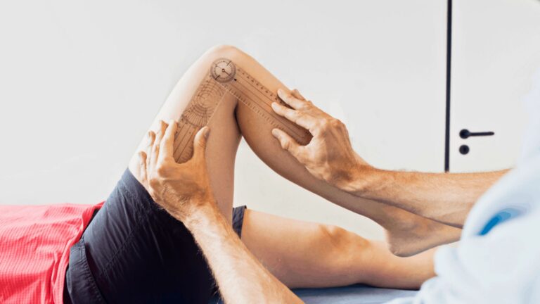 A Physiotherapist treating a patient's knee pain & injury