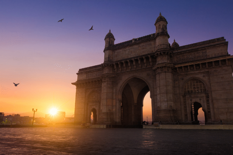 A Day at Gateway of India: Photo Journey from Dawn to Dusk!