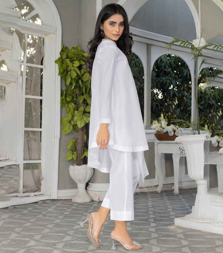 The timeless elegance of a white Pakistani suit makes it a wardrobe essential for many. Whether attending a formal event